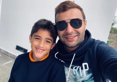 رامي صبري ينشر صورته بصحبة نجله