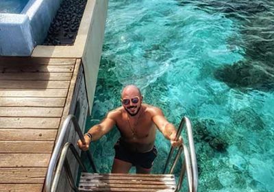 محمود العسيلي ينشر الصور الأولى لرحلة شهر عسله في المالديف