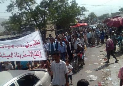 للمطالبة بمستحقاتهم..دعوات لمعلمي ردفان للمشاركة في الوقفة الاحتجاجية غدا