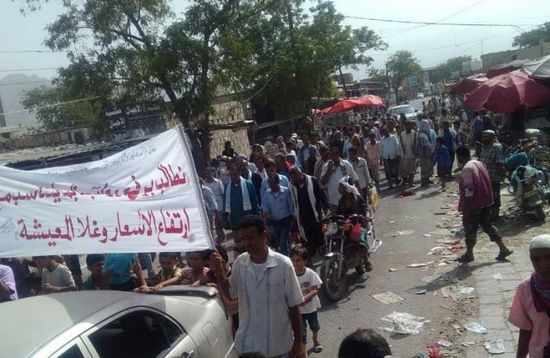 للمطالبة بمستحقاتهم..دعوات لمعلمي ردفان للمشاركة في الوقفة الاحتجاجية غدا