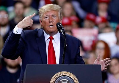 ترامب يصف محاكمة عزله بـ"الخدعة"