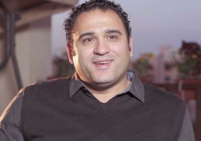 أكرم حسني يهنئ شيكو وهشام ماجد على مسلسل "اللعبة"