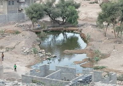 طفح الصرف الصحي يهدد بانتشار الأوبئة في الحبيلين