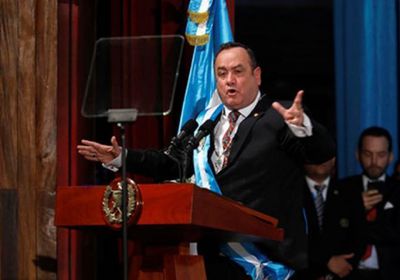 رئيس غواتيمالا الجديد يعلن قطع العلاقات مع فنزويلا