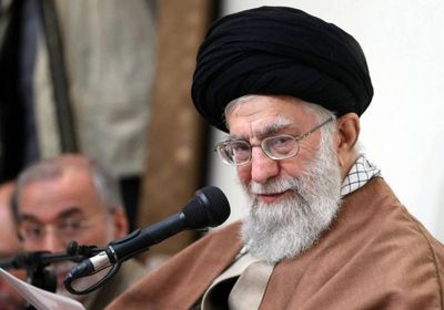 الخميس يكشف تفاصيل تحذير الاستخبارات الإيرانية لخامنئي