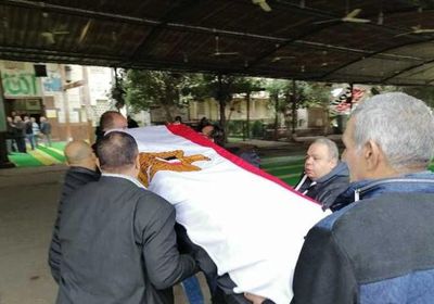 بالصور.. وصول جثمان ماجدة لمسجد مصطفى محمود 