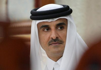 داعية إماراتي يصف أمير قطر بالتافه 
