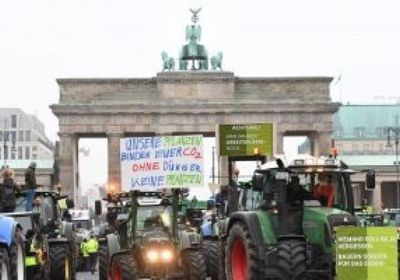 الآلاف من المزارعين في ألمانيا يتظاهرون احتجاجًا على لوائح بيئية للحكومة