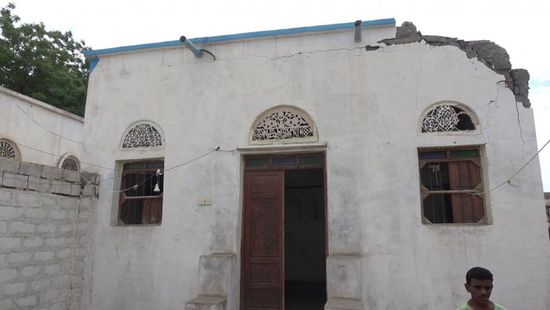 قذائف الحوثي تسقط على منازل أهالي التحيتا