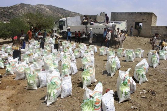 الحوثيون وسرقة المساعدات.. جريمة المليشيات الأبشع