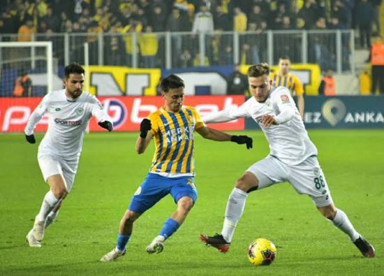 قونيا سبور ينتزع فوزا صعبا من أنقرة جوجو في الدوري التركي