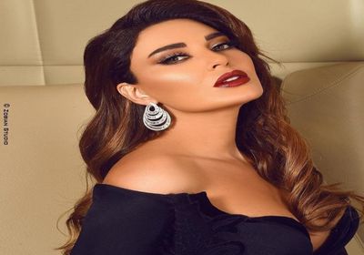 سيرين عبدالنور تتألق بالأسود في جلسة تصوير جديدة (صور)