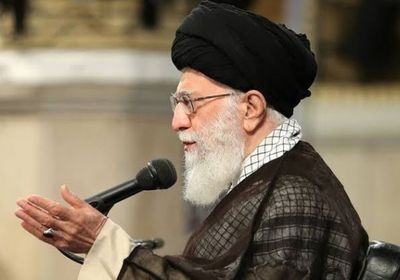 من أعلى المنبر.. هكذا حاول خامنئي بيع الوهم للإيرانيين