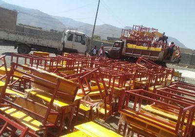 "اليونيسيف" يقدم 500 كرسي لمدارس حبيل الجبر بلحج 