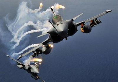 مقاتلات التحالف العربي تدك تعزيزات حوثية بنهم