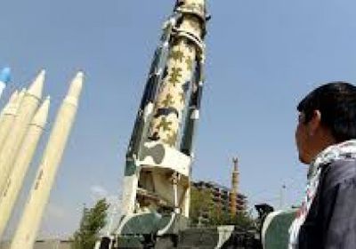 بمٌسيرات وباليستي.. 80 ضحية في ضربات حوثية لمعسكرين بمأرب