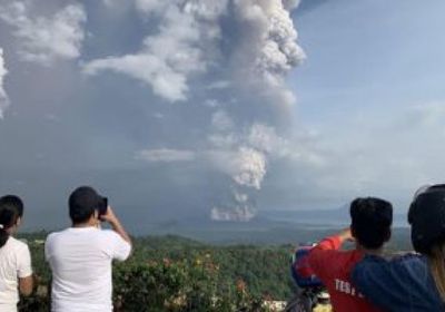 الفلبين تحذر مواطنيها من استمرار ثوران بركان "تال" قرب العاصمة مانيلا
