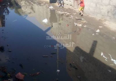 طفح الصرف الصحي يهدد بكارثة بيئية في جعار (صور)