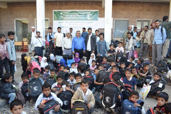 4 آلاف حقيبة مدرسية لمدارس حجر بالضالع