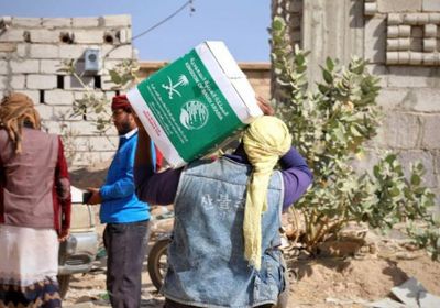 900 سلة غذائية من السعودية للنازحين في الضالع