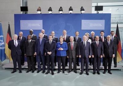 القادة المشاركون في مؤتمر برلين يلتقطون صورة جماعية