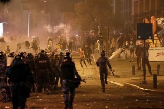 520 مصابًا في أعمال عنف بين محتجين وقوات الشرطة ببيروت