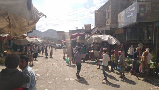 فرض جبايات مخالفة على الباعة بأسواق ردفان   