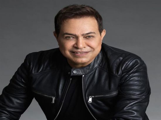 حكيم يطرح ألبومه الجديد كاملًا في عيد الحب