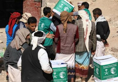 "سلمان للإغاثة" يواصل توزيع سلال الغذاء على النازحين بالضالع