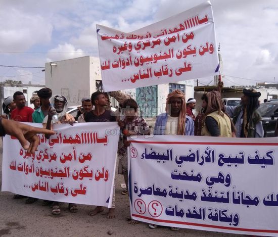 غضب في الخضراء من فساد الإخواني الهمداني