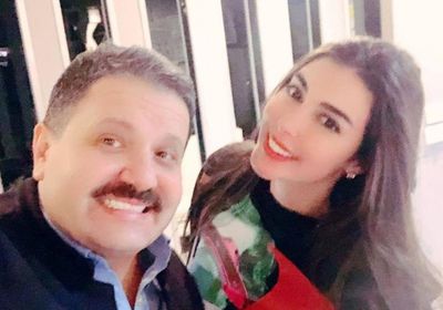 إدوارد يحتفل بعيد ميلاد ياسمين صبري (صورة)