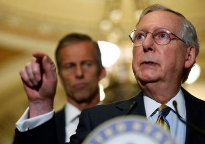  زعيم الأغلبية الديمقراطية بالشيوخ الأمريكي: ترامب أساء استخدام السلطة