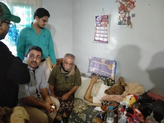 برئاسة الشعيبي..وفد من انتقالي لحج يزور "منيعم" للاطمئنان على صحته