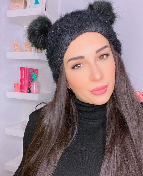 أسما شريف منير تشوق جمهورها لمشروع فني جديد (فيديو)