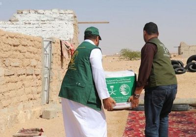 توزيع 3 آلاف سلة غذائية سعودية بحضرموت