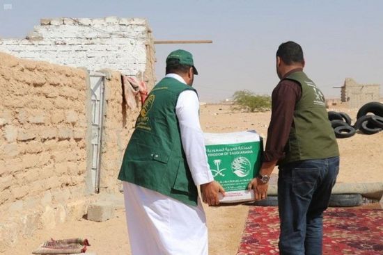 توزيع 3 آلاف سلة غذائية سعودية بحضرموت