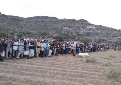 في موكب مهيب.. تشييع جثمان الشهيد وليد سكرة بالضالع (صور)