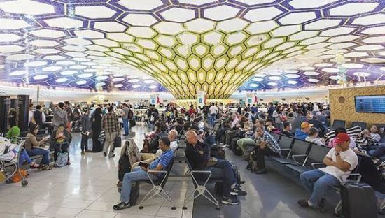 مطار أبوظبي الدولي: البدء في إجراءات فحص المسافرين القادمين من الصين