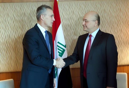 الرئيس العراقي يناقش مع الناتو قرار انسحاب القوات الأجنبية 