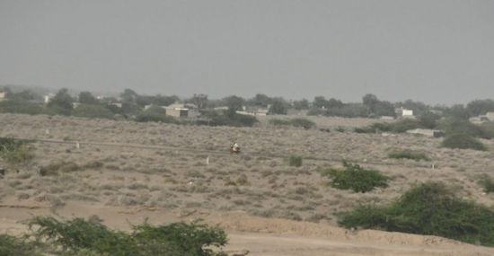 بأسلحة متوسطة.. مليشيا الحوثي تهاجم "المشتركة" في الجاح