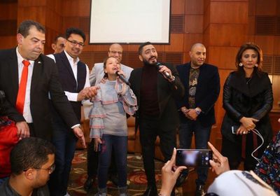 بعد استبعادها من "ذا فويس كيدز".. تامر حسني يقابل هايدي محمد