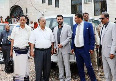 لتيسير تنقلات القضاة.. سيارات دفع رباعي من الإمارات لمحكمة سقطرى