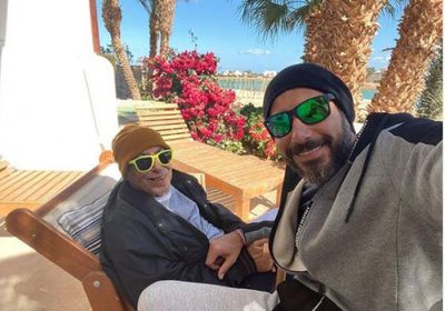 أحمد صلاح السعدني يشارك جمهوره بصورة جديدة بصحبة والده