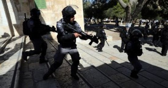 إصابة اثنين بالرصاص واعتقال آخر في فلسطين على يد قوات الاحتلال الإسرائيلي