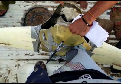 شاهد.. إسقاط طائرة استطلاع حوثية بالدريهمي