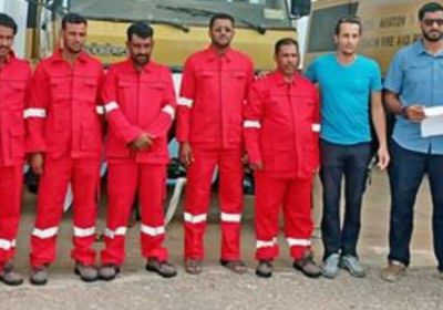 خليفة الإنسانية تقدم دعماً لرجال الدفاع المدني بمطار سقطرى  