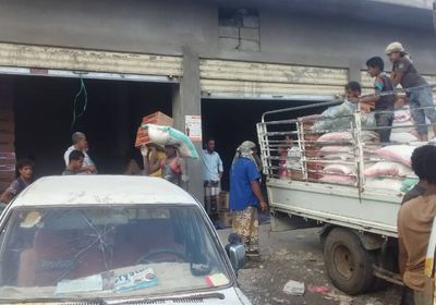 توزيع المساعدات الغذائية على المستفيدين بردفان خلال أيام   