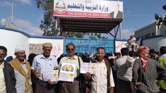 رفع الشارات الحمراء.. نقابة المعلمين الجنوبيين توضح الخطوة القادمة للتصعيد   