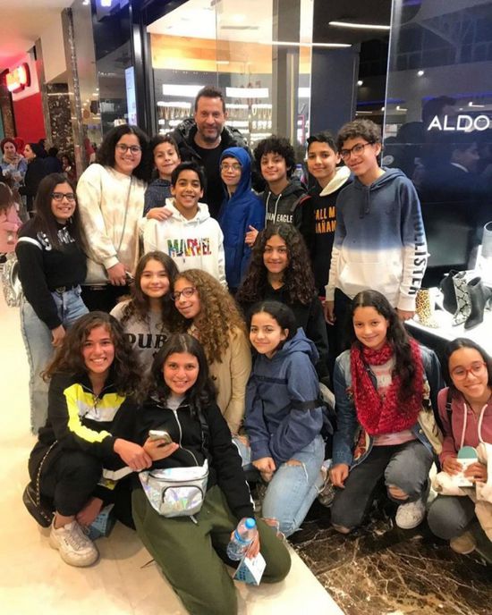 "الحب الحقيقي".. ماجد المصري يلتقي بمجموعة من معجبيه الأطفال