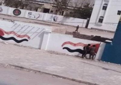 وسط غضب شعبي.. مليشيا الإخوان تطمس أعلام الجنوب بعتق